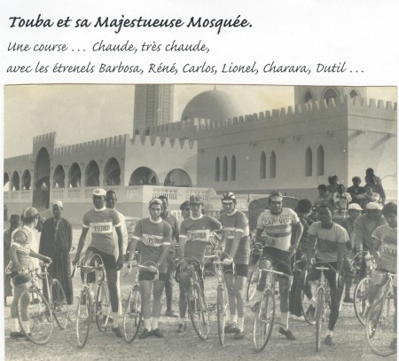 L'équipe JA PIGIER (et les autres champions) devant la mosquée de TOUBA